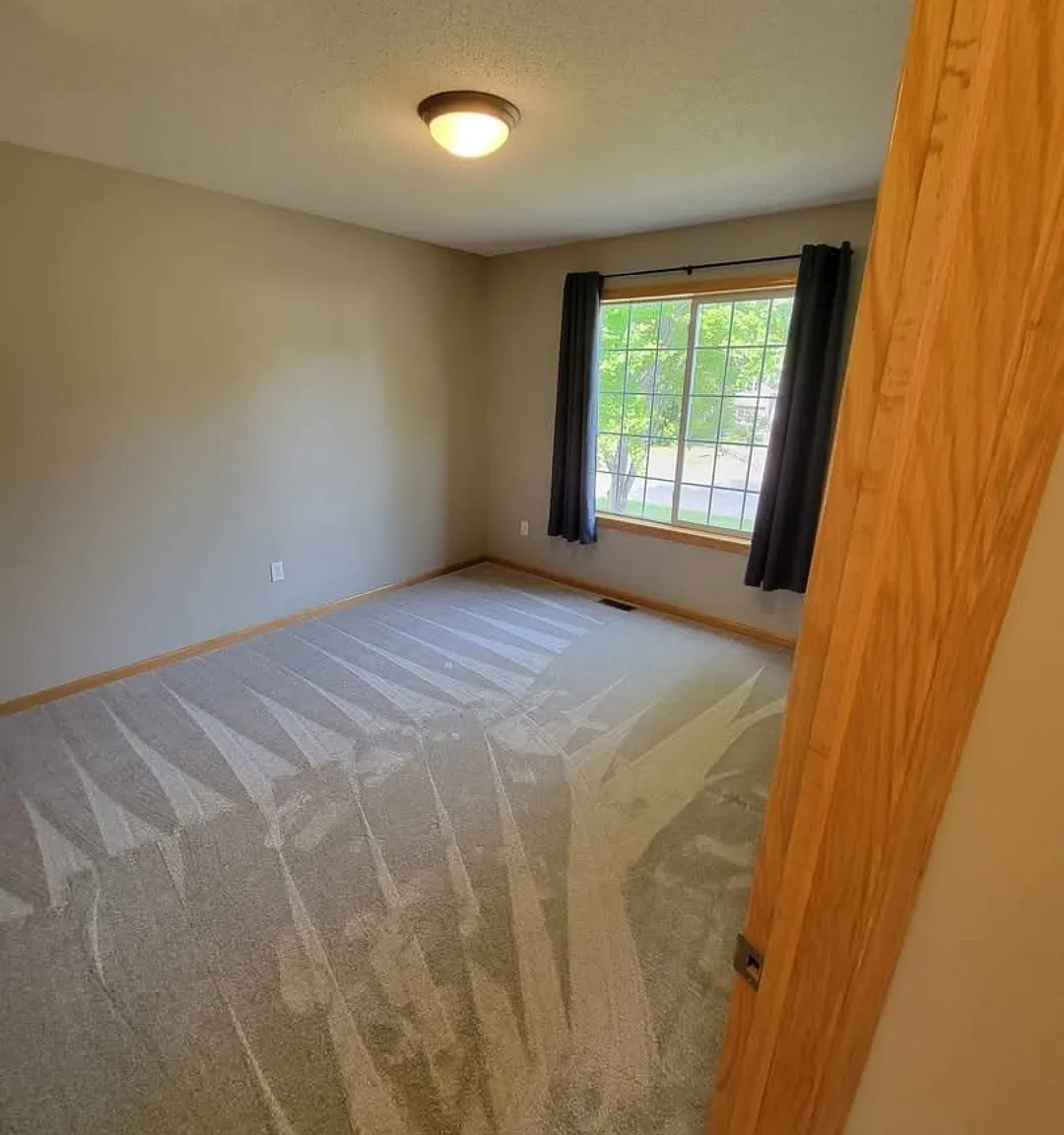 4 bed, 2100 sqft, $2,250 — Photo 4