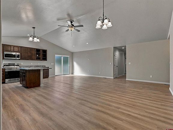 3rd image of 3334 Pinewood Street
