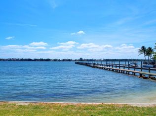 32 S Lakeshore Dr, Hypoluxo, FL 33462