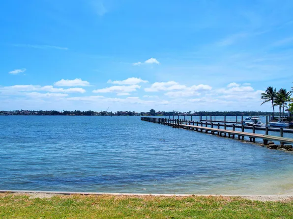 32 S Lakeshore Drive, Hypoluxo, FL 33462