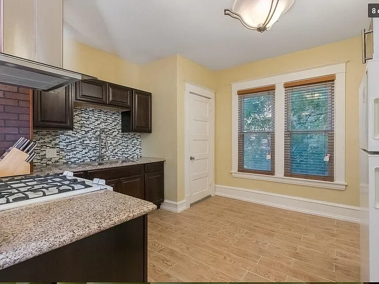 Kitchen & dining area