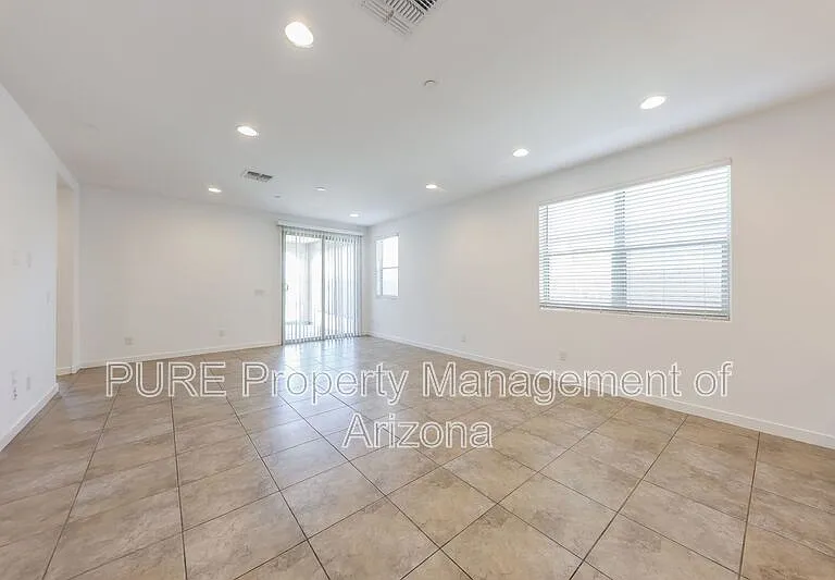 32002 N 125th Ln — Photo 4