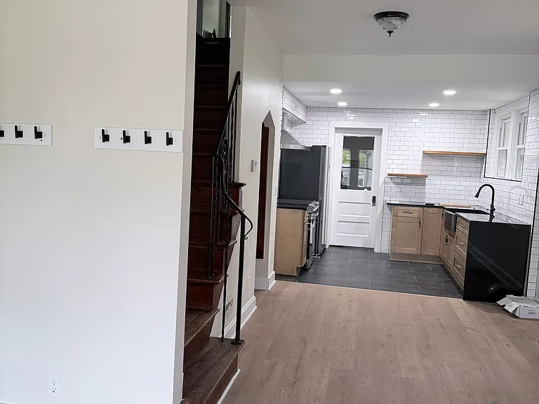 785 Thurman Ave — Photo 3