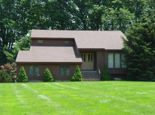 50 Village Ln, Windsor, CT 06095