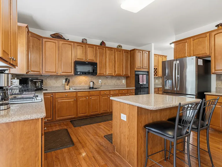 3809 Stoneybrook Dr — Photo 4