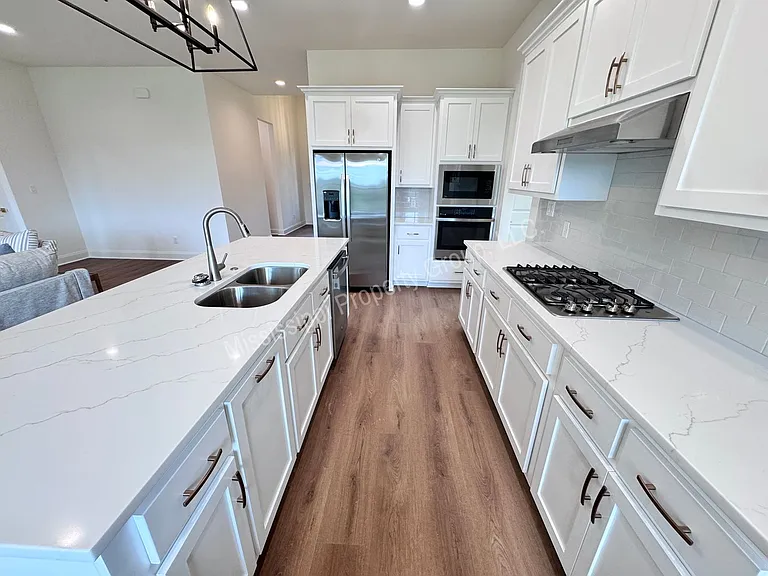 721 Primrose Dr — Photo 8