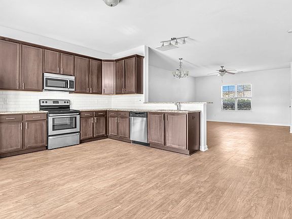 5th image of 208 Jordan Ln APT F