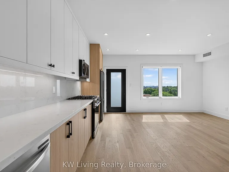 484 Westmount Ave — Photo 14
