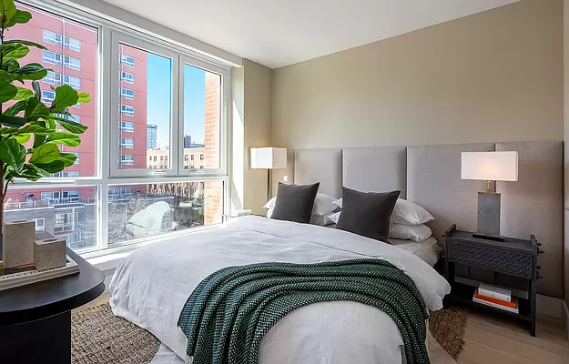 Rented by Manhattan Realty Group | media 13