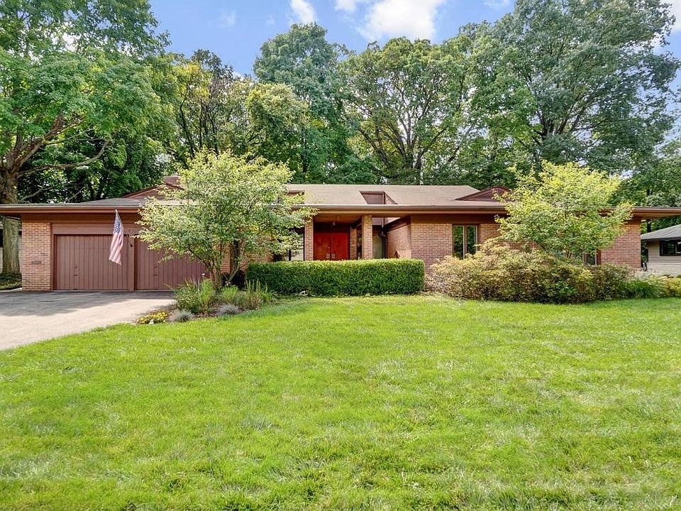 1st image of 435 Springs Dr