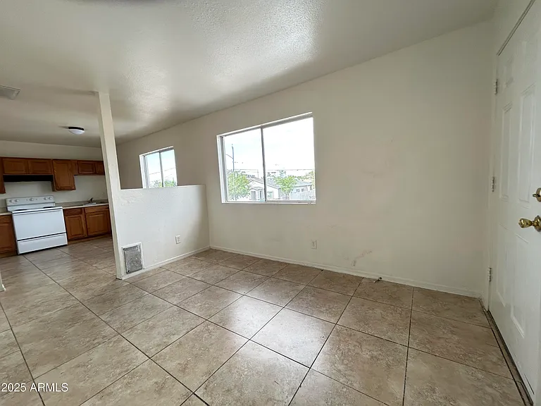 1321 W Vogel Ave #6 — Photo 5