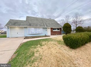 15 Hay Rd, Levittown, PA 19056