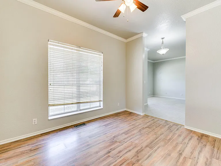 1829 Courtney Ln — Photo 8