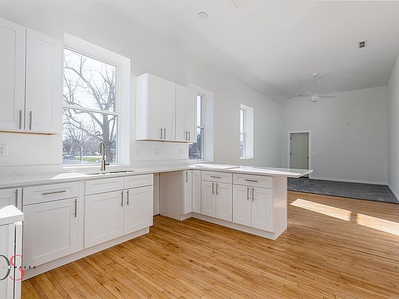 4th image of 130 W Scott St
