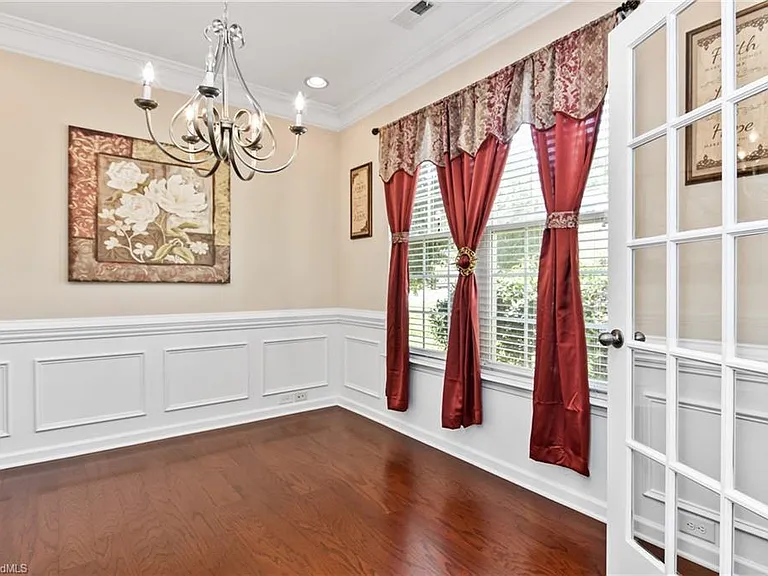 2611 Leighswood Dr — Photo 10