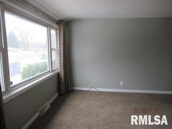 3rd image of 2704 W Greenbrier Ln