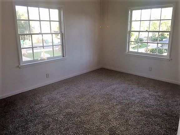 5th image of 1242 SE Skyline Dr