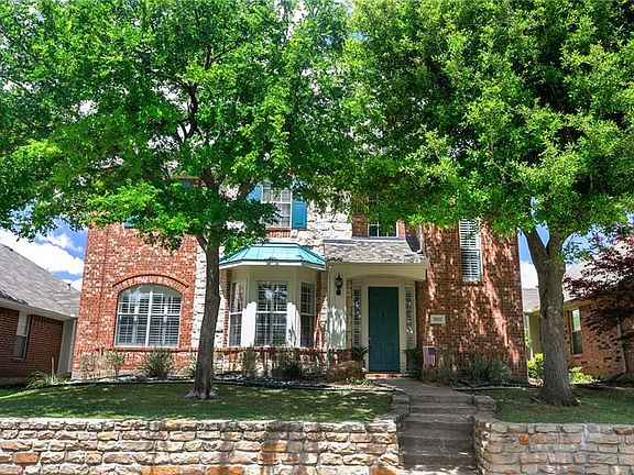 4th image of 2022 Londonderry Dr