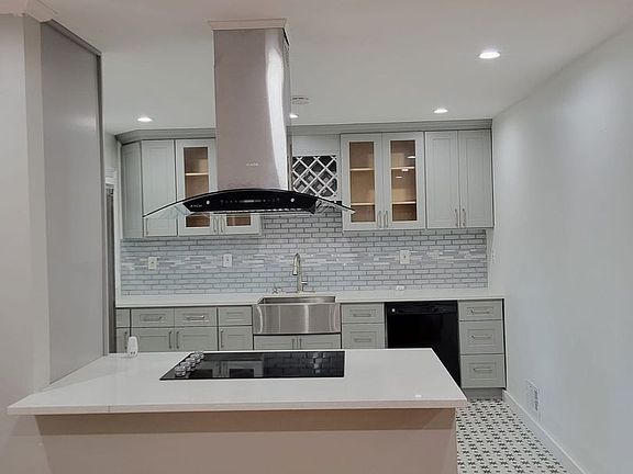 4th image of 1506 Washington St