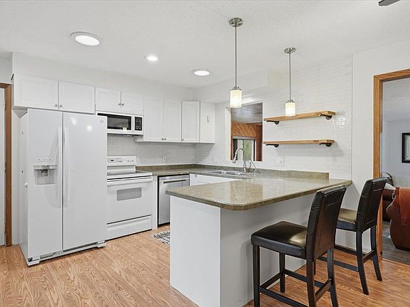 3rd image of 272 Glenmont Rd