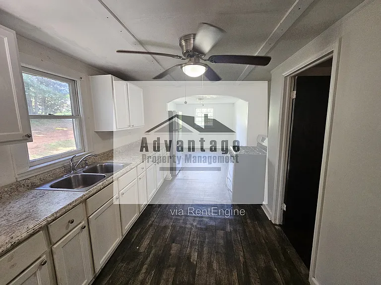 418 E Brooks Ave — Photo 8