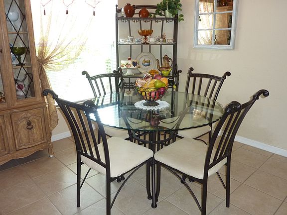 Kitchen Eating Area