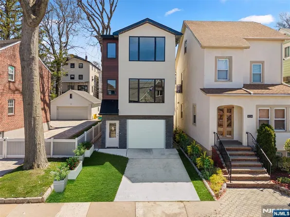 416 N 8th St, Fairview, NJ 07022