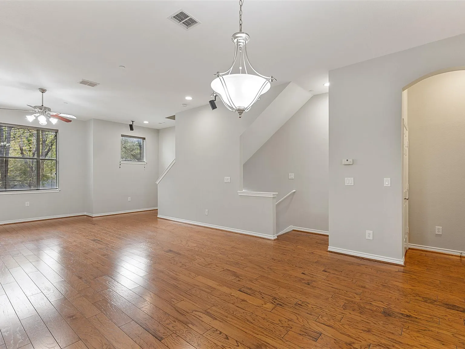 2 bed, 1880 sqft, $3,800 — Photo 3