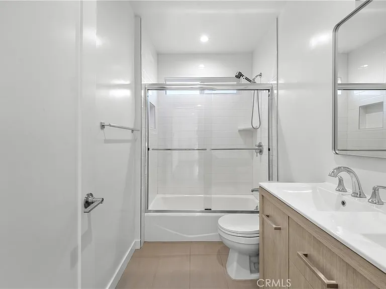 6642 Vineland Ave — Photo 8