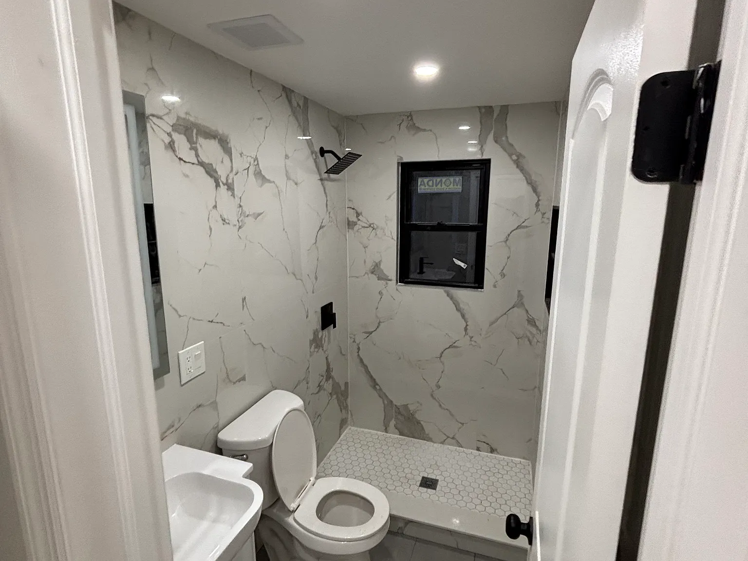5 bed, 2.5 bath, 2000 sqft, $5,000 — Photo 1