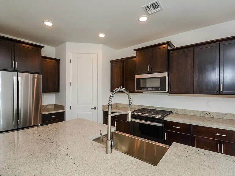 12641 W Daley Ln — Photo 6