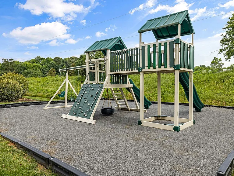 Fieldstone Apartment Homes — Photo 37