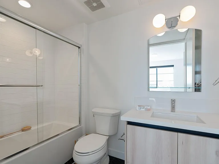 426 N Alexandria Ave — Photo 10