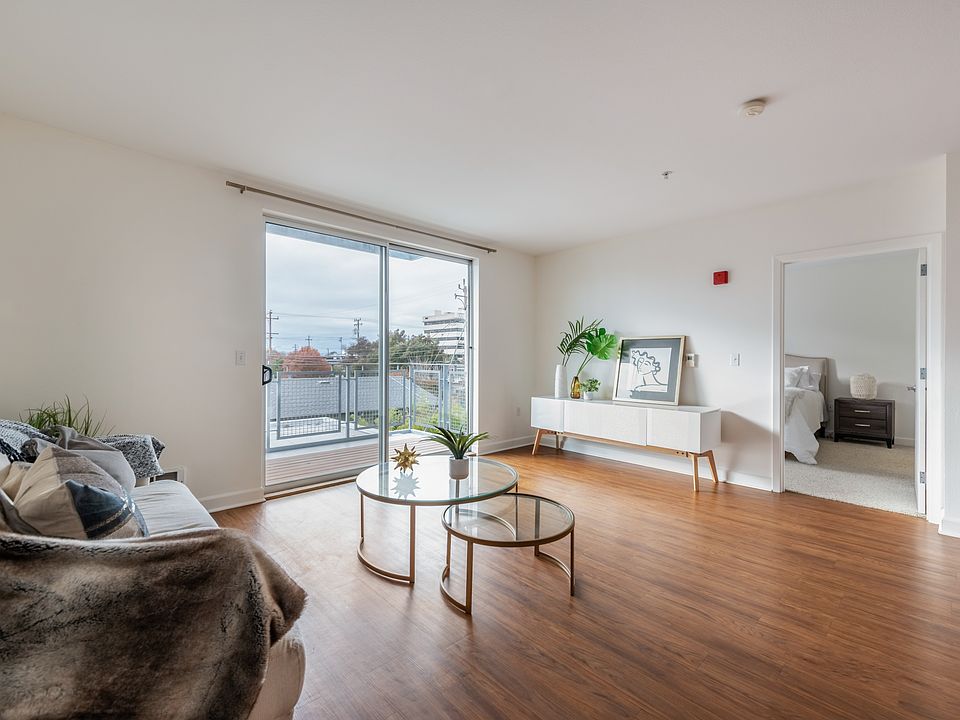 1st image of 2700 San Pablo Ave APT 305