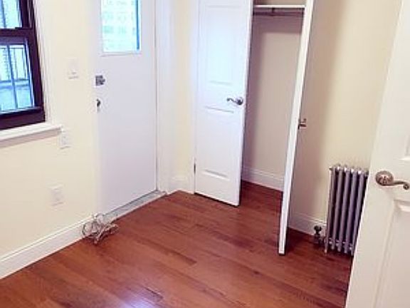 5th image of 205 E 73rd St #15