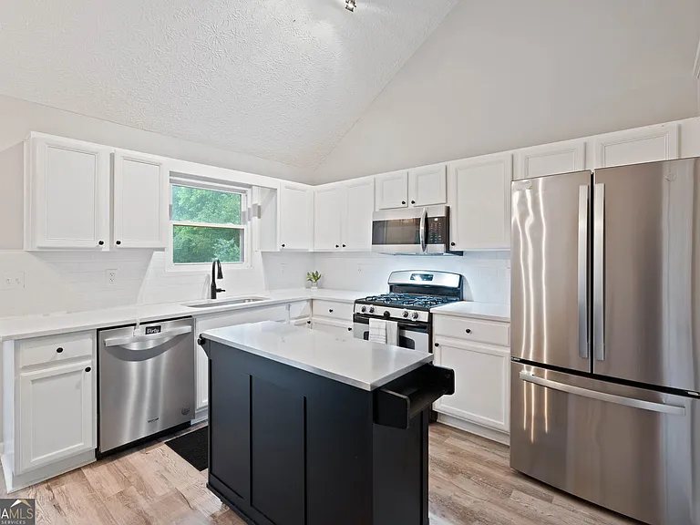 5870 Shadewater Dr — Photo 6