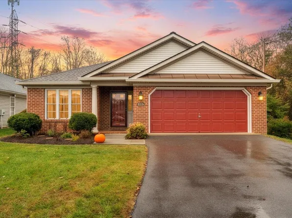 4558 Colonial Place Dr, Roanoke, VA 24018
