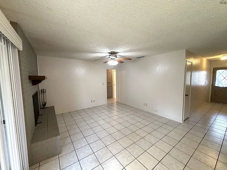 4830 Lovers Ln — Photo 6