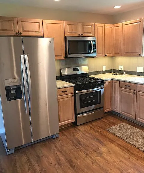 230 Grant Dr — Photo 3