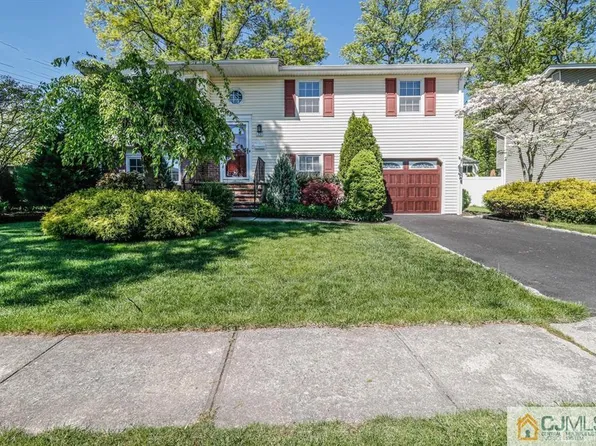 21 Sharon Ct, Colonia, NJ 07067