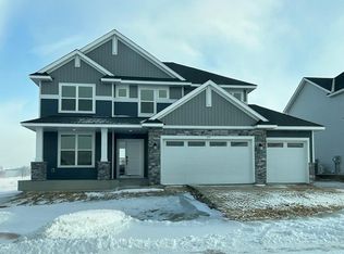 329 Ravencroft Rd, Waconia, MN 55387