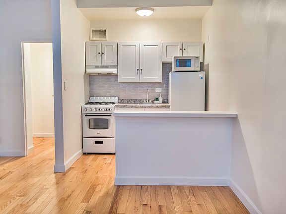 5th image of 330 E 49th St APT 8B