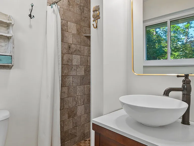 969 Henderson Ave — Photo 43