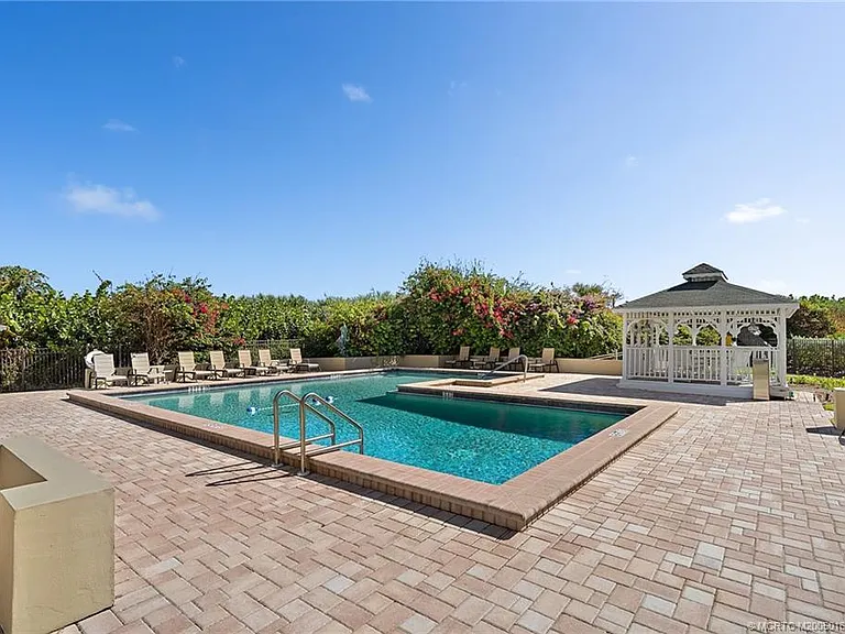 669 NE Plantation Rd #201 — Photo 6