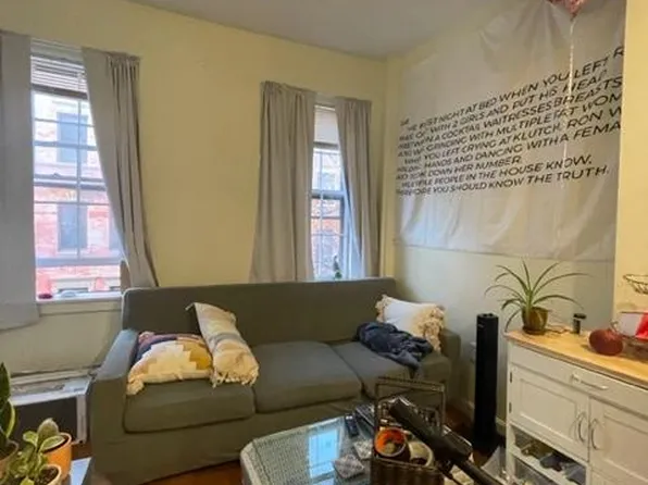 27 Phillips St APT 2, Boston, MA 02114