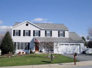 6 Carriage Ln, Ephrata, PA 17522