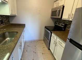 33247 Kingslane Ct APT 1, Farmington, MI 48336