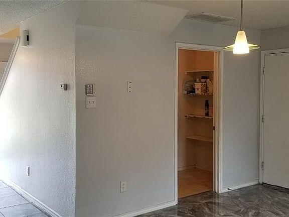 4th image of 921 Collins Blvd
