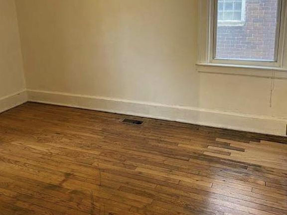 3rd image of 15725 Sorrento St Floor 1