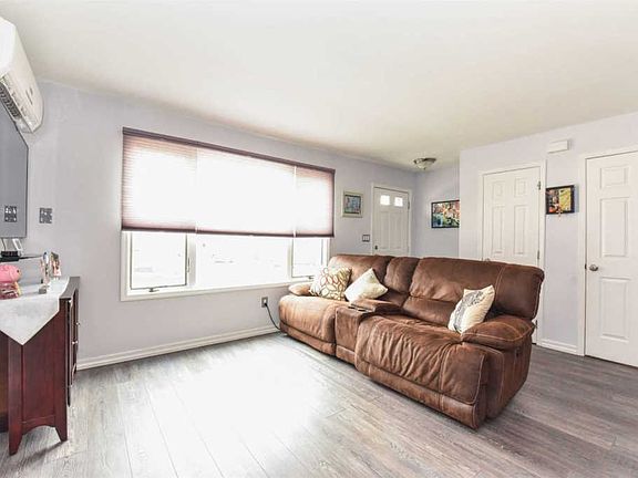 4th image of 15642 76th St